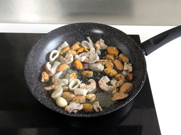 Zamrznjena rižota z morskimi sadeži: idealna rešitev za hitro in okusno - Priprava korak 3