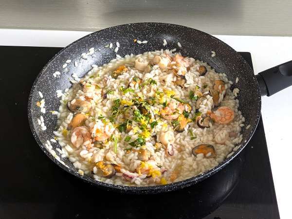 Zamrznjena rižota z morskimi sadeži: idealna rešitev za hitro in okusno - Priprava korak 8