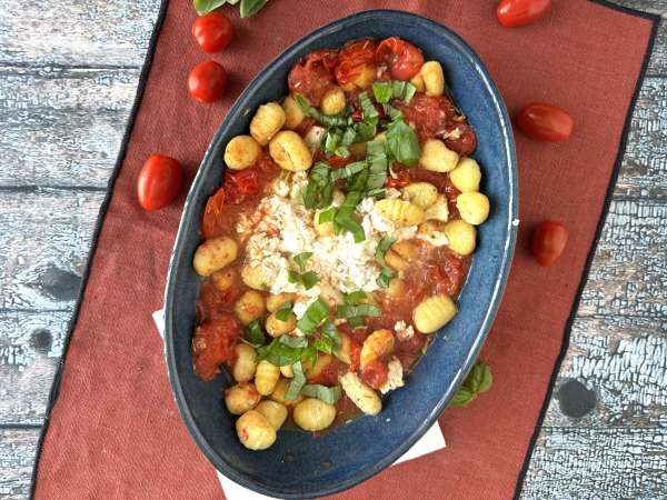 Pečeni njoki s feto v sušilniku Airfryer, izjemno hitra jed s češnjevim paradižnikom in feto! - Priprava korak 6