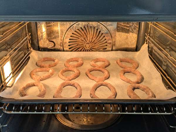 Krofi z rdečim vinom: babičin recept, ki bi ga moral poznati vsak! - Priprava korak 8