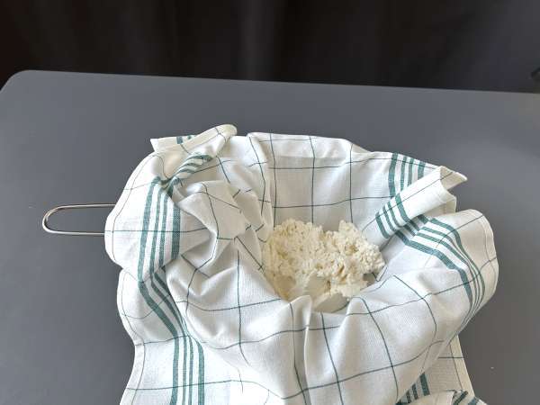 Špinača in rikota malfatti, enostaven recept za domače testenine brez gnetenja - Priprava korak 1