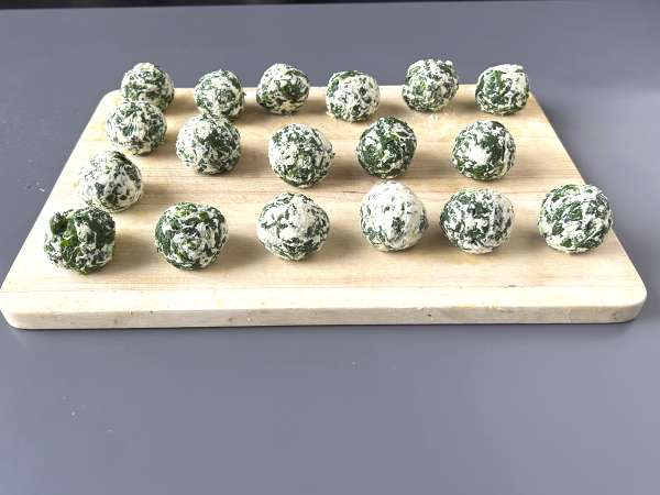 Špinača in rikota malfatti, enostaven recept za domače testenine brez gnetenja - Priprava korak 4