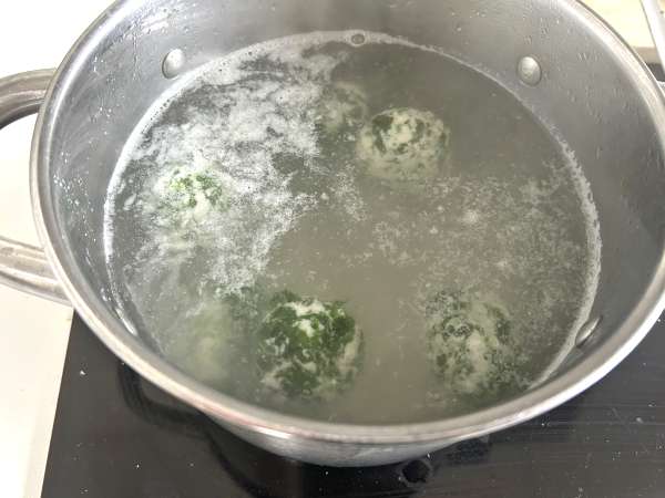 Špinača in rikota malfatti, enostaven recept za domače testenine brez gnetenja - Priprava korak 5