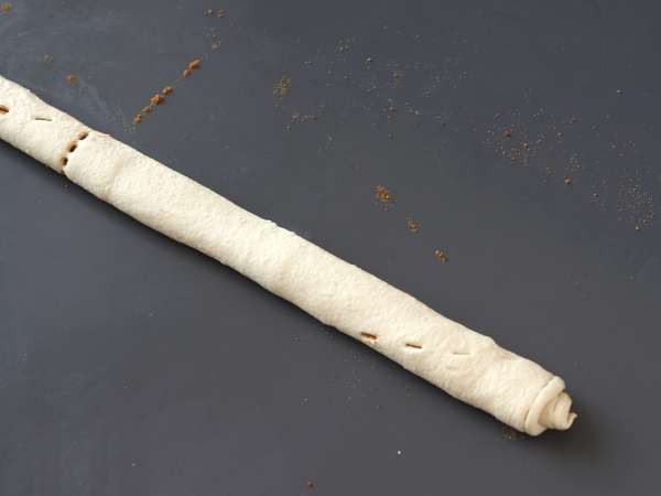 Cruffins, kombinacija rogljička in mafina, s kremo in čokolado. - Priprava korak 7