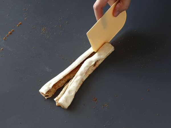 Cruffins, kombinacija rogljička in mafina, s kremo in čokolado. - Priprava korak 9