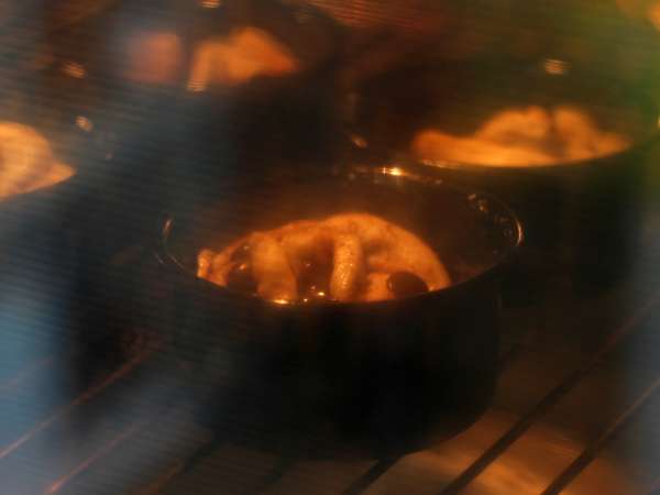 Cruffins, kombinacija rogljička in mafina, s kremo in čokolado. - Priprava korak 11