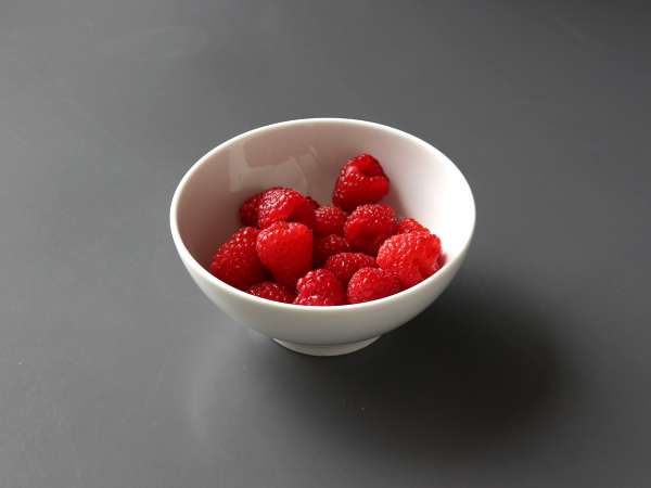 grižljaji malin, bele čokolade in rubinaste čokolade v slogu Franui - Priprava korak 1