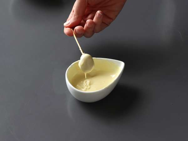 grižljaji malin, bele čokolade in rubinaste čokolade v slogu Franui - Priprava korak 2