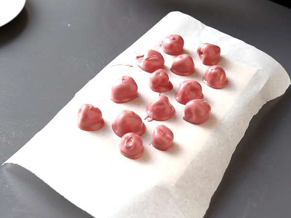 grižljaji malin, bele čokolade in rubinaste čokolade v slogu Franui - Priprava korak 5