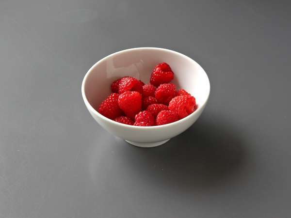 Franui s pistacijami, slastnimi prevlečenimi malinami, taljenjem in hrustljavostjo. - Priprava korak 1