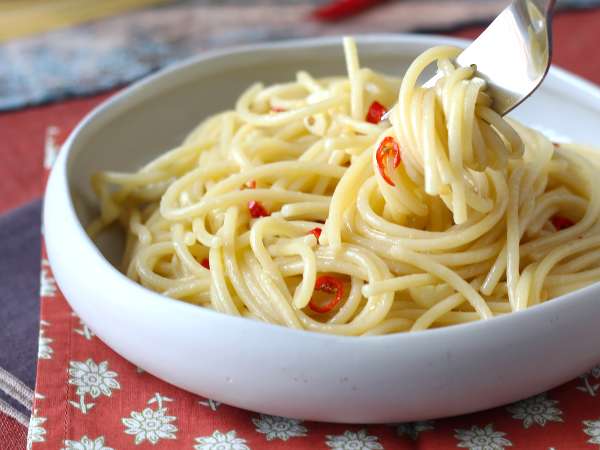 Špageti aglio, olio in peperoncino: jed italijanske tradicije v zadnjem trenutku - Priprava korak 8