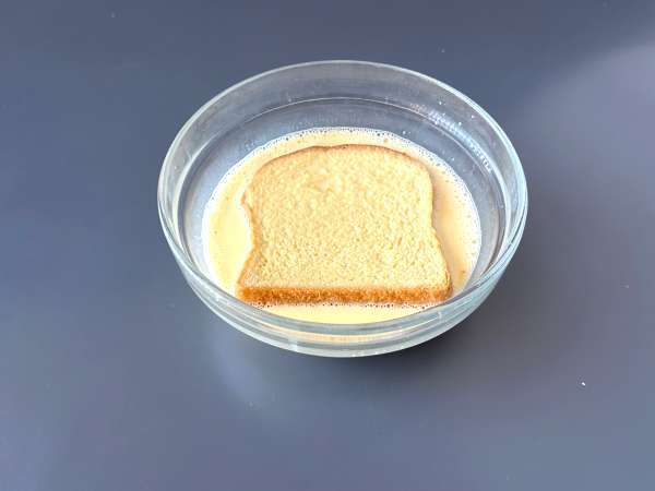 Torrijas v zračnem cvrtniku s kruhom brioche, tradicija brez zapletov - Priprava korak 4