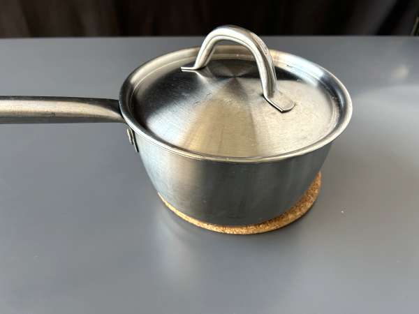 Mleko, ocvrto na zraku, v zračnem cvrtniku. Tradicionalna sladica z manj olja in enakim okusom kot vedno. - Priprava korak 2