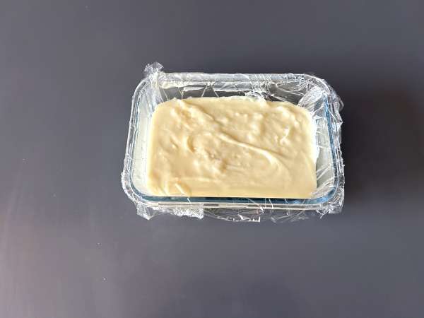 Mleko, ocvrto na zraku, v zračnem cvrtniku. Tradicionalna sladica z manj olja in enakim okusom kot vedno. - Priprava korak 5