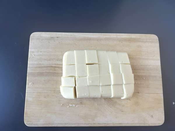 Mleko, ocvrto na zraku, v zračnem cvrtniku. Tradicionalna sladica z manj olja in enakim okusom kot vedno. - Priprava korak 6