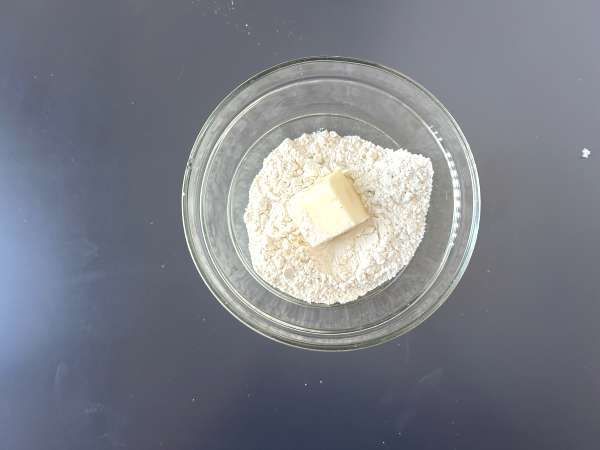 Mleko, ocvrto na zraku, v zračnem cvrtniku. Tradicionalna sladica z manj olja in enakim okusom kot vedno. - Priprava korak 7