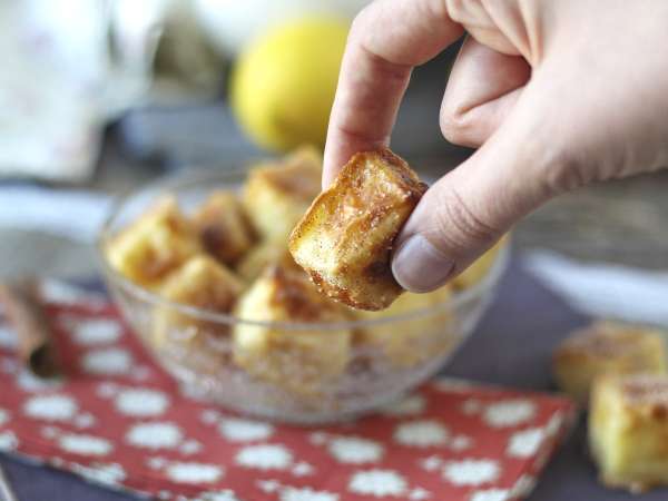 Mleko, ocvrto na zraku, v zračnem cvrtniku. Tradicionalna sladica z manj olja in enakim okusom kot vedno. - Priprava korak 12