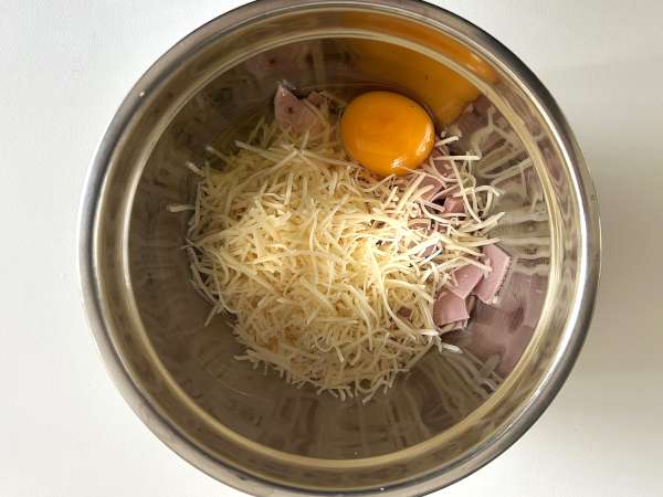 Gratin iz testenin s šunko in sirom v sušilniku airfryer - Priprava korak 1