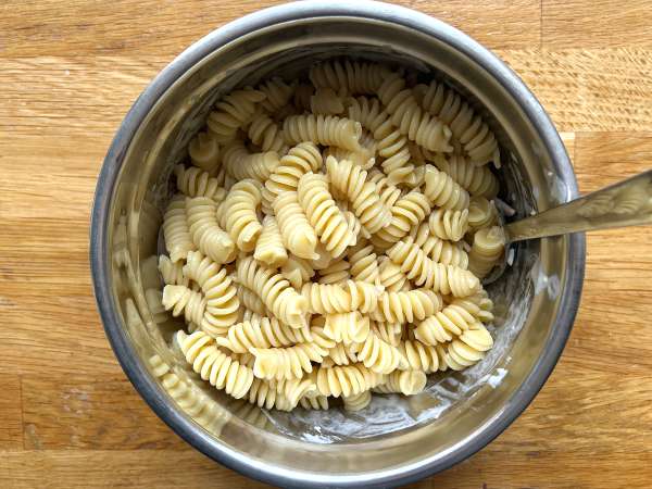 Gratin iz testenin s šunko in sirom v sušilniku airfryer - Priprava korak 2