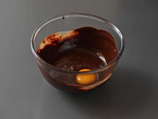 Popoln čokoladni mousse, izjemno gurmanski s pridihom soli - Priprava korak 3