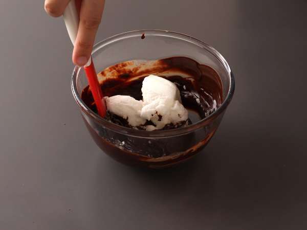 Popoln čokoladni mousse, izjemno gurmanski s pridihom soli - Priprava korak 4