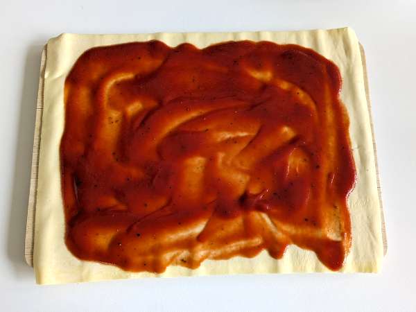 Zvitki iz listnatega testa v zračnem cvrtniku: hiter in enostaven recept - Priprava korak 2