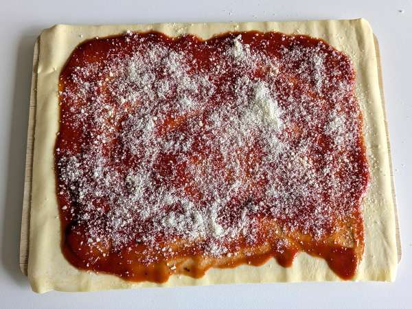 Zvitki iz listnatega testa v zračnem cvrtniku: hiter in enostaven recept - Priprava korak 3