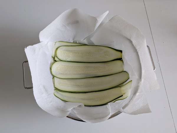 Parmigiana iz bučk v zračnem cvrtniku: hitra, lahka in hrustljava - Priprava korak 2