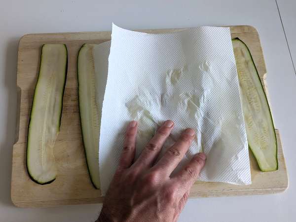 Parmigiana iz bučk v zračnem cvrtniku: hitra, lahka in hrustljava - Priprava korak 4