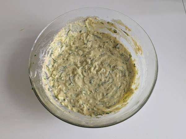 Bučkini mafini v zračnem cvrtniku: lahek in puhast recept - Priprava korak 4