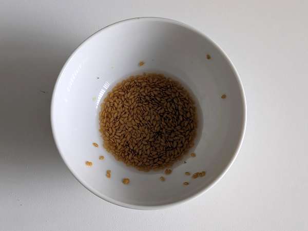 Mehke veganske palačinke z lanenim jajcem: enostaven recept brez jajc - Priprava korak 2