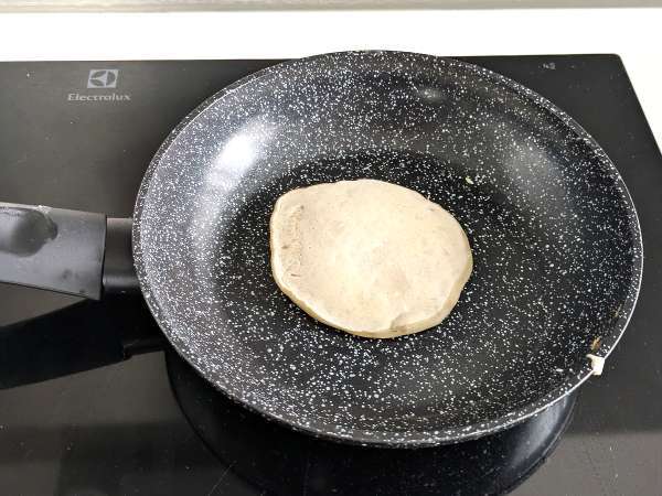 Mehke veganske palačinke z lanenim jajcem: enostaven recept brez jajc - Priprava korak 7