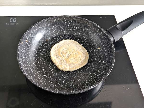 Mehke veganske palačinke z lanenim jajcem: enostaven recept brez jajc - Priprava korak 8