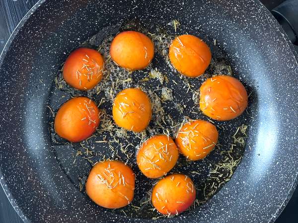 Pražene marelice, rukola in burrata na toastu - Priprava korak 3