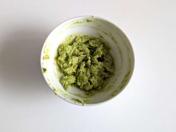 Avokadov toast z mangom in limeto: svež, hiter in okusen recept - Priprava korak 2