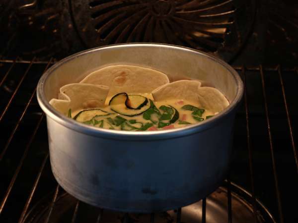 Kviš brez peciva s tortiljo? To je mogoče! Lahkoten recept - Priprava korak 6