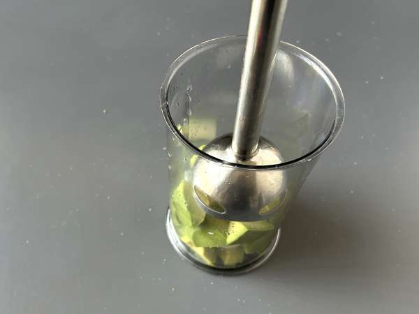 Kremna avokadova majoneza s trdo kuhanim jajcem - brez surovega jajca - Priprava korak 3