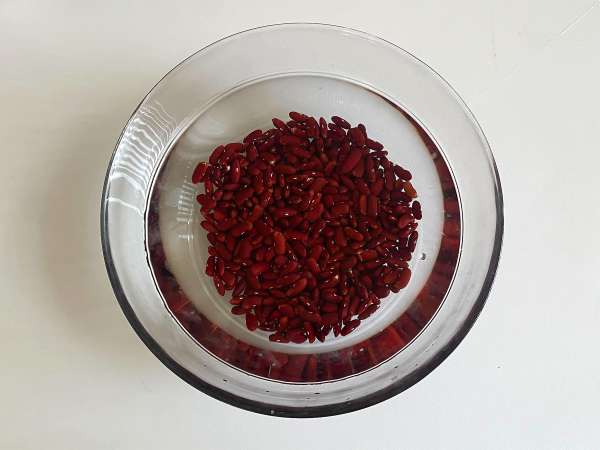 Pasta e fagioli alla veneta: babičin kremni in okusni recept - Priprava korak 1