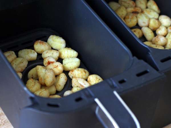 Hrustljava solata z njoki, izjemno moderna, okusna in uravnotežena, kot nalašč za poletje! - Priprava korak 2