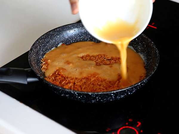 Omleta s hrustljavim rižem in sojinim fižolom, začinjen obrok, ki je hiter in brez odpadkov! - Priprava korak 4