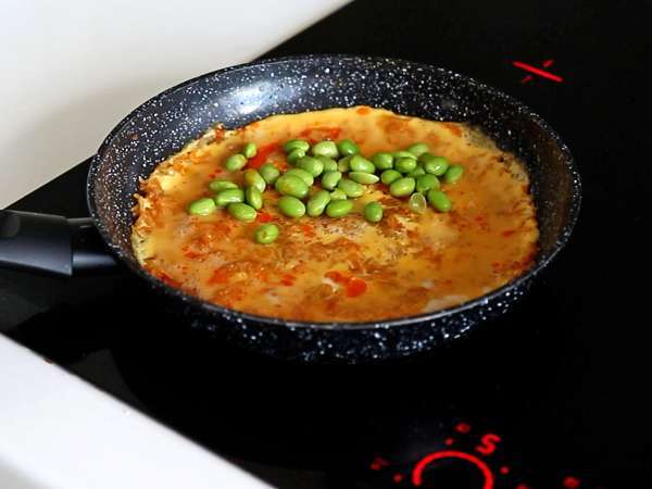 Omleta s hrustljavim rižem in sojinim fižolom, začinjen obrok, ki je hiter in brez odpadkov! - Priprava korak 6