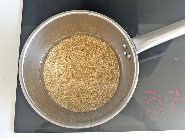 Solata iz kvinoje z okusom tabbule: Osvežujoča in še bolj zdrava - Priprava korak 1