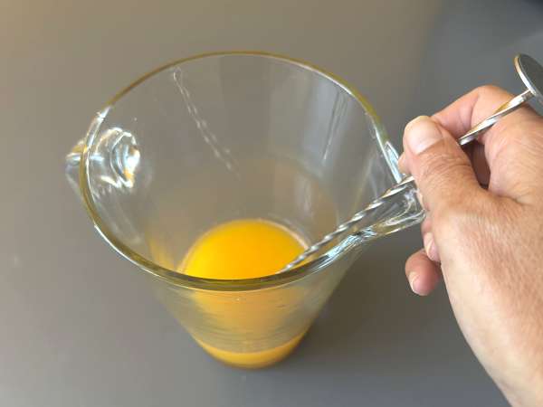 Agua de Valencia, sredozemski koktajl s cavo in pomarančo, ki ga lahko pripravite doma. - Priprava korak 3