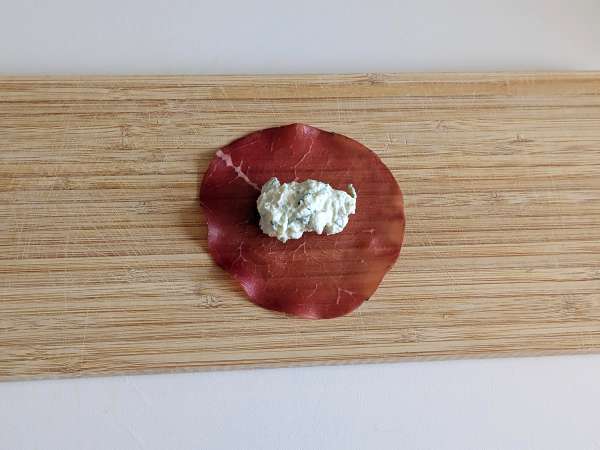 Tortelloni di bresaola, polnjeni z rukolo in sirom rikota: okusni in pripravljeni v 10 minutah! - Priprava korak 4