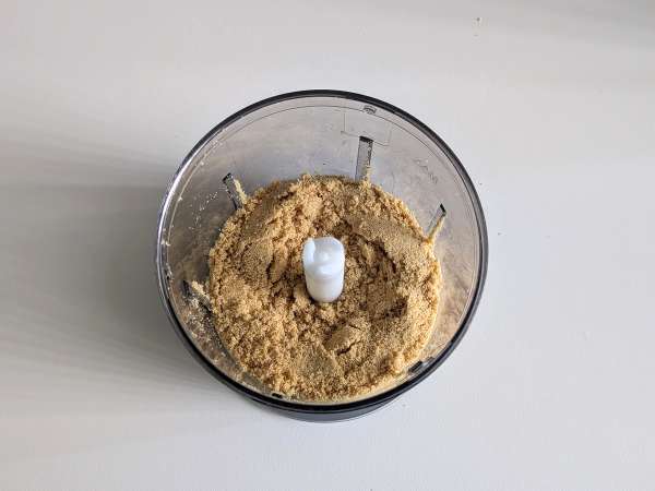 Slan sirni kolač z baziliko in češnjevim paradižnikom: okusna ideja za bifeje in aperitive - Priprava korak 1