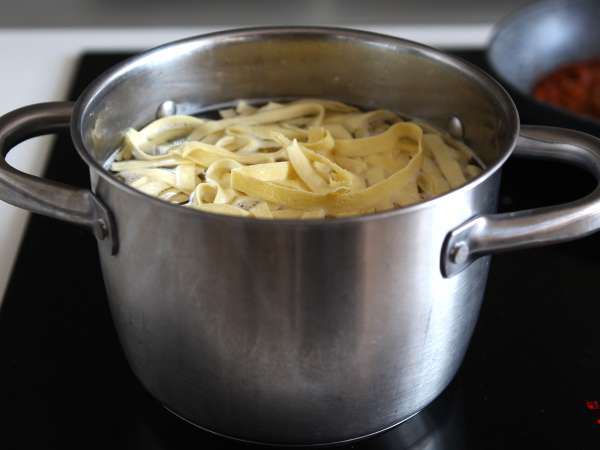 Testenine z bolonjsko omako - tagliatelle al ragù alla bolognese - Priprava korak 7