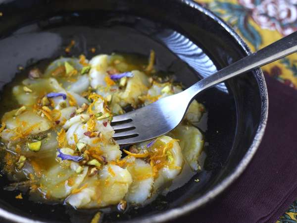 Karpačo iz pokrovač z vinaigretom iz citrusov in pistacijami, elegantna in enostavna predjed. - Priprava korak 4