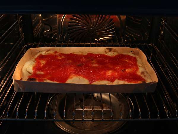 Okusna pinsa, ki jo pripravite zelo hitro - Priprava korak 3