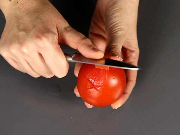 Surova paradižnikova omaka polnega okusa, idealna za prelivanje pice ali pinse. - Priprava korak 3