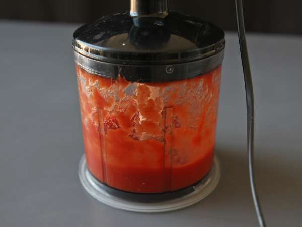 Surova paradižnikova omaka polnega okusa, idealna za prelivanje pice ali pinse. - Priprava korak 5